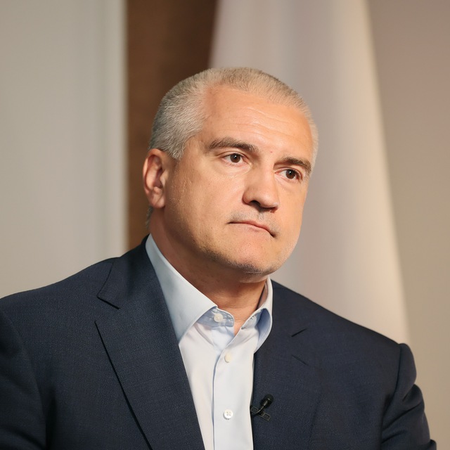 Поздравление Главы Республики Крым Аксенова С.В. с днем работников дорожного хозяйства