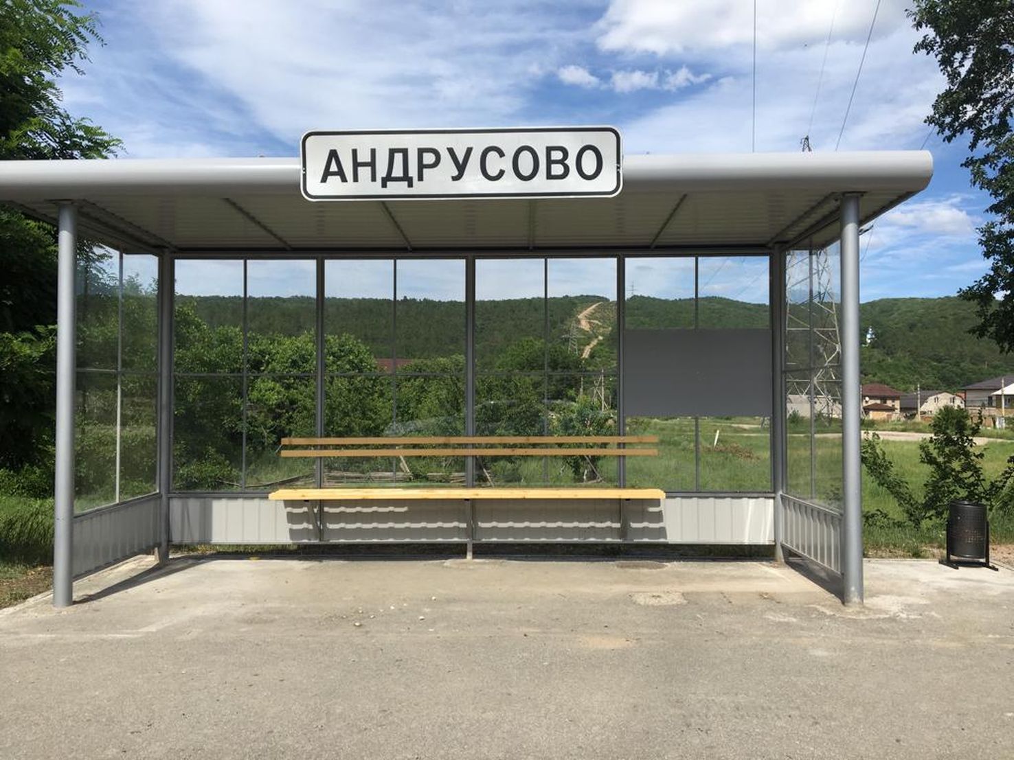 Крымавтодор устанавливает остановочные павильоны в едином архитектурном стиле