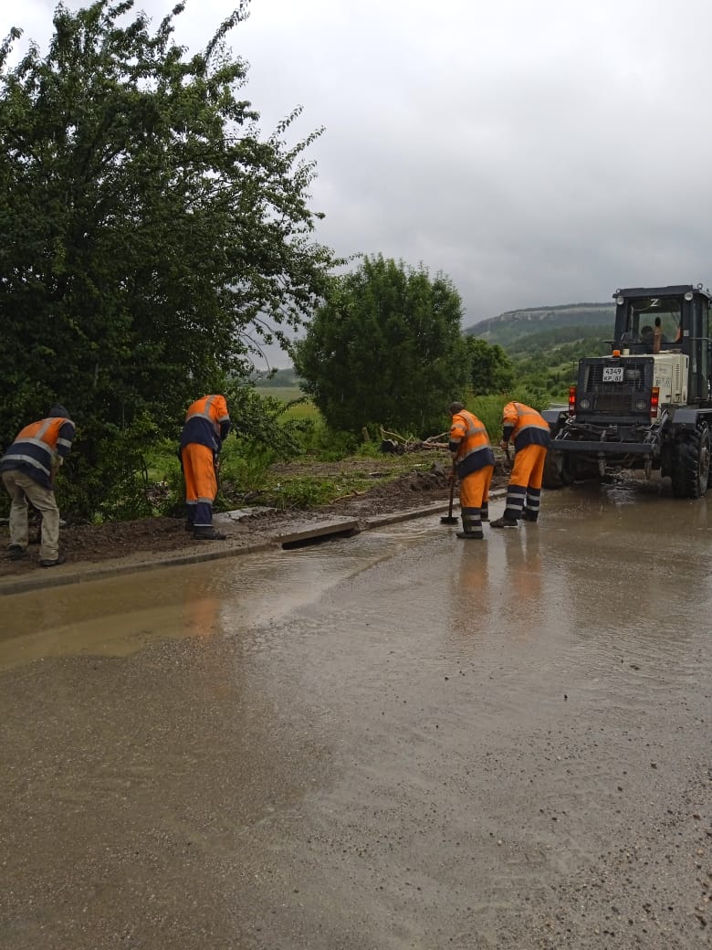 В настоящее время в Крыму продолжает бушевать непогода