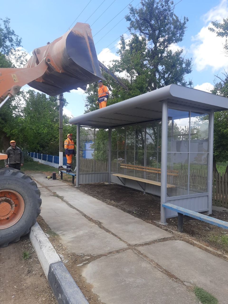 Крымавтодор устанавливает новые автопавильоны